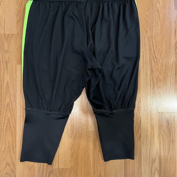 Nike Dri-Fit Men’s knee length legging/black w neon green/zippered side pockets. - Picture 3 of 3